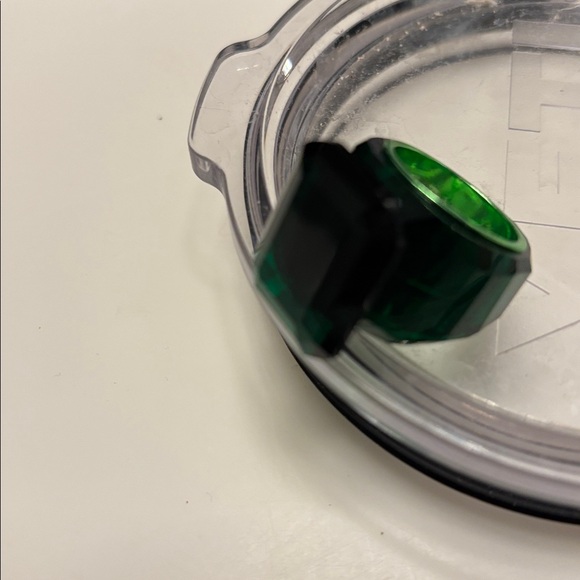 Emerald Green Statement Ring - Picture 3 of 4